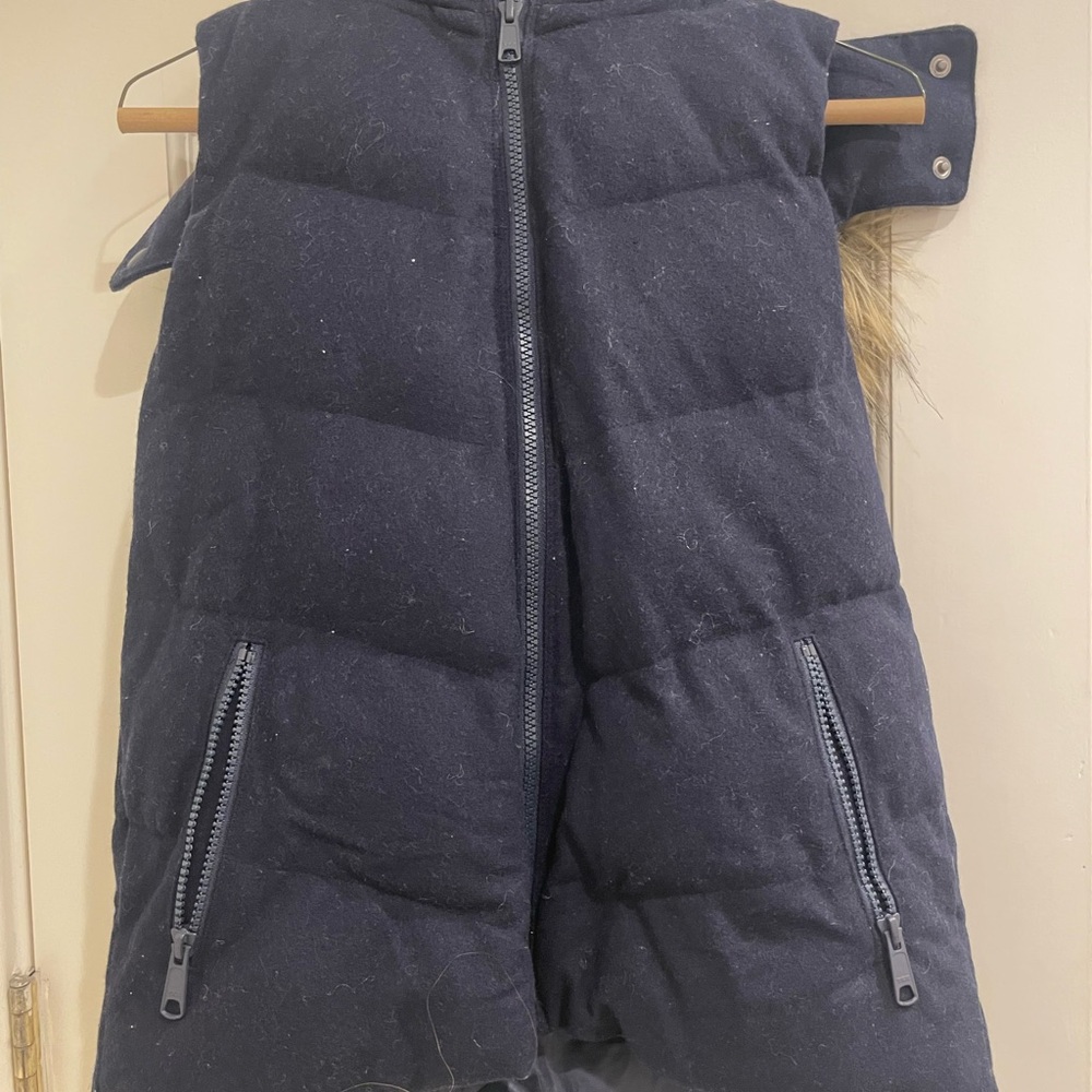 Gap Navy Puffer Vest with Zipper Pockets